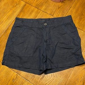 Womens navy cotton shorts, banana republic, size 4. EUC